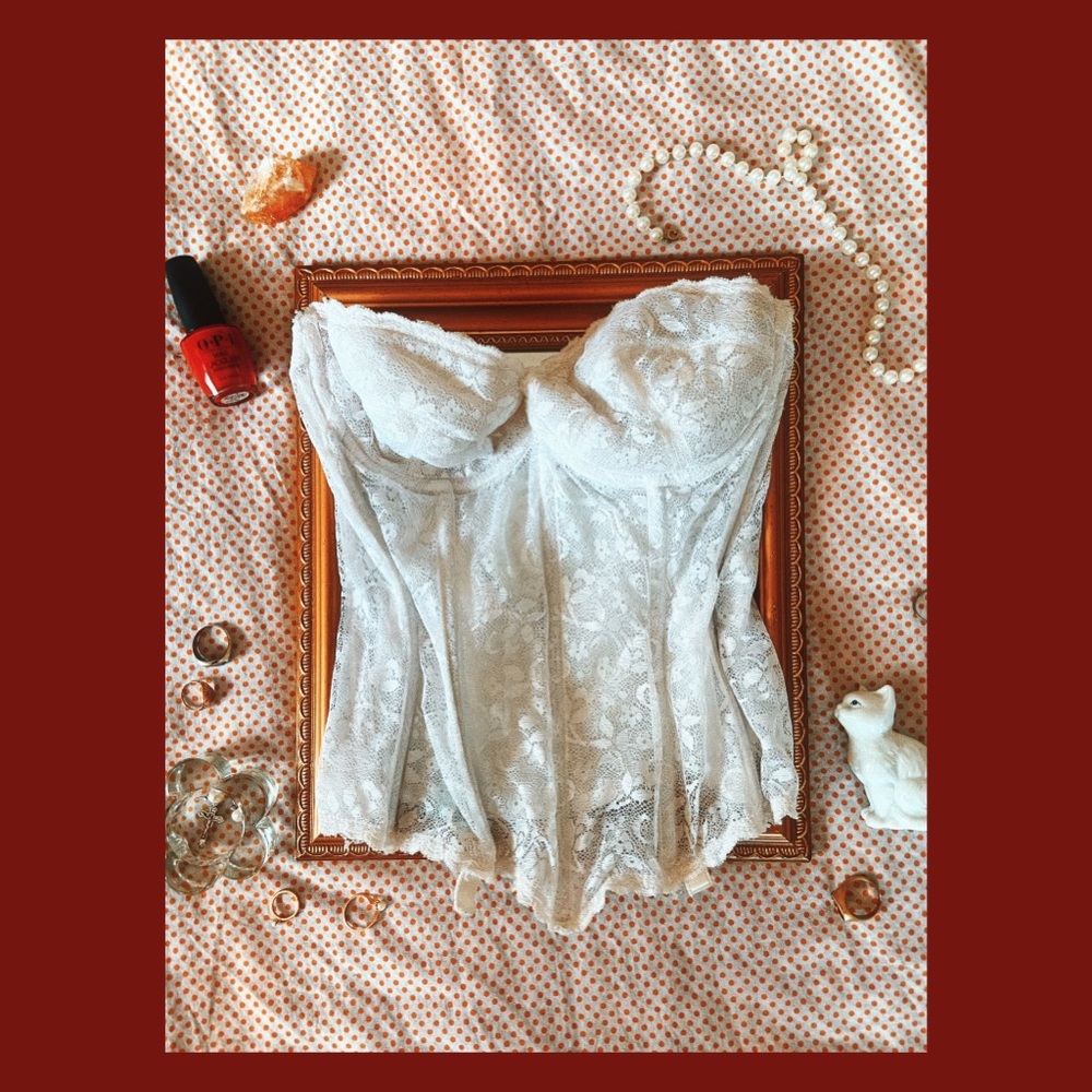 🐁 Vintage White Lace Strapless Corset 🐁
